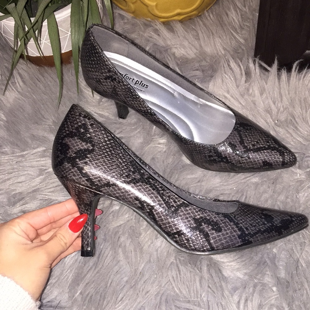 Snack skin heels